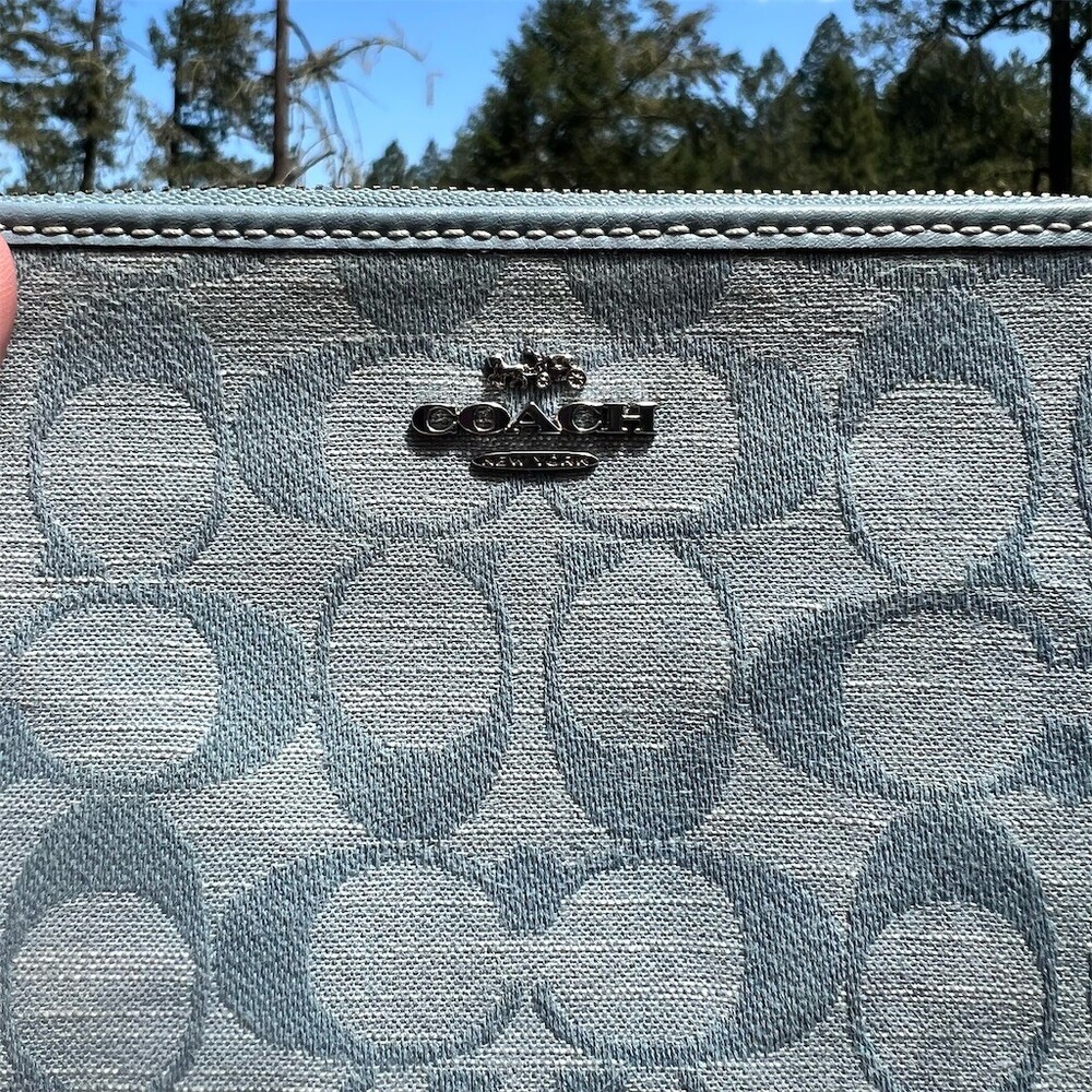 Coach Signature Jacquard Blue Chambray Wristlet Wallet Clutch Gold Hardware - Picture 8 of 12